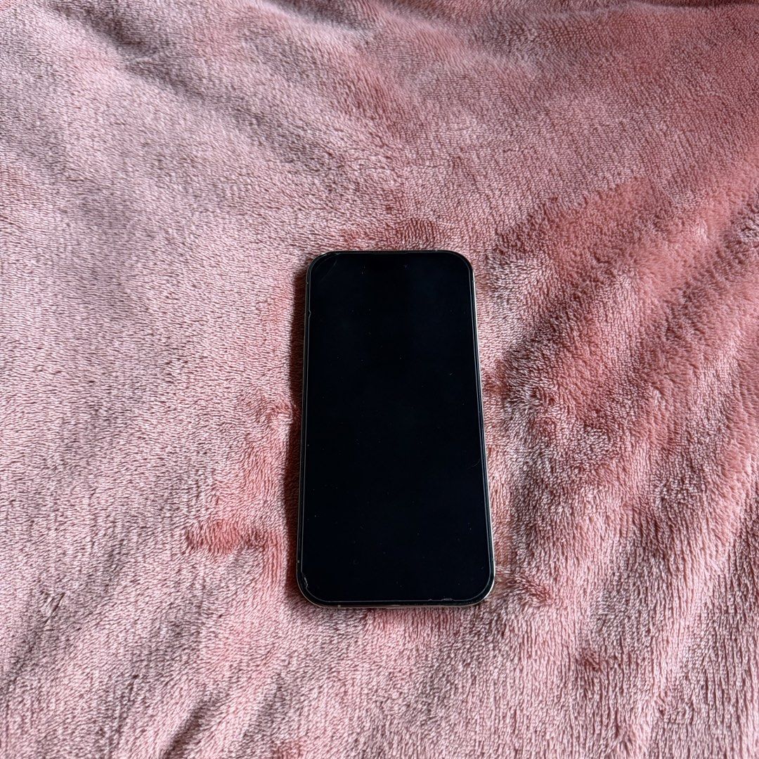 iPhone 14 Pro 256gb Gold (Category: iPhone 14 Series) located in Quezon City. Submitted by ksd.14 (Listing ID 1462743670, Image 2). Description: iPhone 14 Pro 256gb Gold • purchased from Power Mac Center in 2023 • case and tempered glass since day 1 (can include cases & unused tempered glass I have on hand) •has 1 really tiny dent as seen in photo • all features working • 75% battery life • original box on hand • lady owned RFS: extra phone.