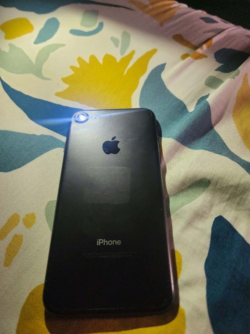 iPhone (Category: iPhone 7 Series) located in Manila. Submitted by mysticriver_cc03f0 (Listing ID 1462692546, Image 3). Description: .
