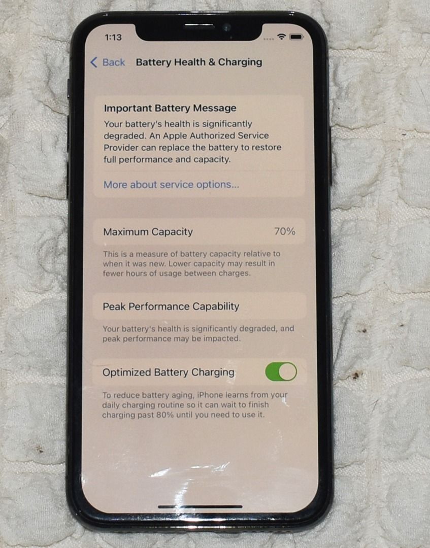iPhone X - 64GB (Category: iPhone X Series) located in Pasig City. Submitted by danielkim74 (Listing ID 1462795726, Image 3). Description: iPhone X - 64GB Open line Smooth and good condition Sign of use Battery health : 70% Fixed Price, No more Last price Inclusions : Case <Specifications> - Model : iPhone X - Color : Black - SCREEN SIZE: 5.8" - DISPLAY: Super Retina OLED (1125 x 2436 Resolution) - Main CAMERA: Dual 12MP camera system (Wide and t