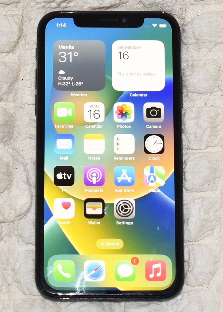 iPhone X - 64GB (Category: iPhone X Series) located in Pasig City. Submitted by danielkim74 (Listing ID 1462795726, Image 1). Description: iPhone X - 64GB Open line Smooth and good condition Sign of use Battery health : 70% Fixed Price, No more Last price Inclusions : Case <Specifications> - Model : iPhone X - Color : Black - SCREEN SIZE: 5.8" - DISPLAY: Super Retina OLED (1125 x 2436 Resolution) - Main CAMERA: Dual 12MP camera system (Wide and t