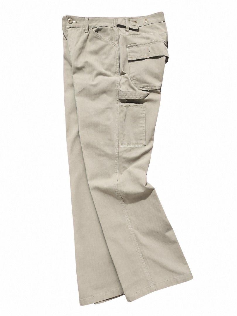 Ishii Biggie carpenter Pants (Category: Jeans) located in Tarlac. Submitted by joel_dat_kom_187 (Listing ID 1462743225, Image 2). Description: Ishii carpenter Pants excellent as nee condition Biggie color 30-32 W 41 L size medium 9.8/10 colorate 9.8/10 condition no flaws.