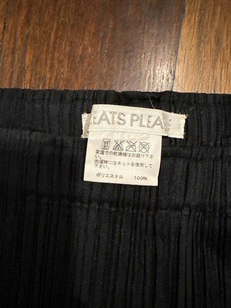 Issey Miyake Pleats Please Pants (Category: Other Bottoms) located in Caloocan City. Submitted by karadanielletco-27278 (Listing ID 1462836664, Image 2). Description: HQ Issey Miyake Please Please Pants Size 1 .