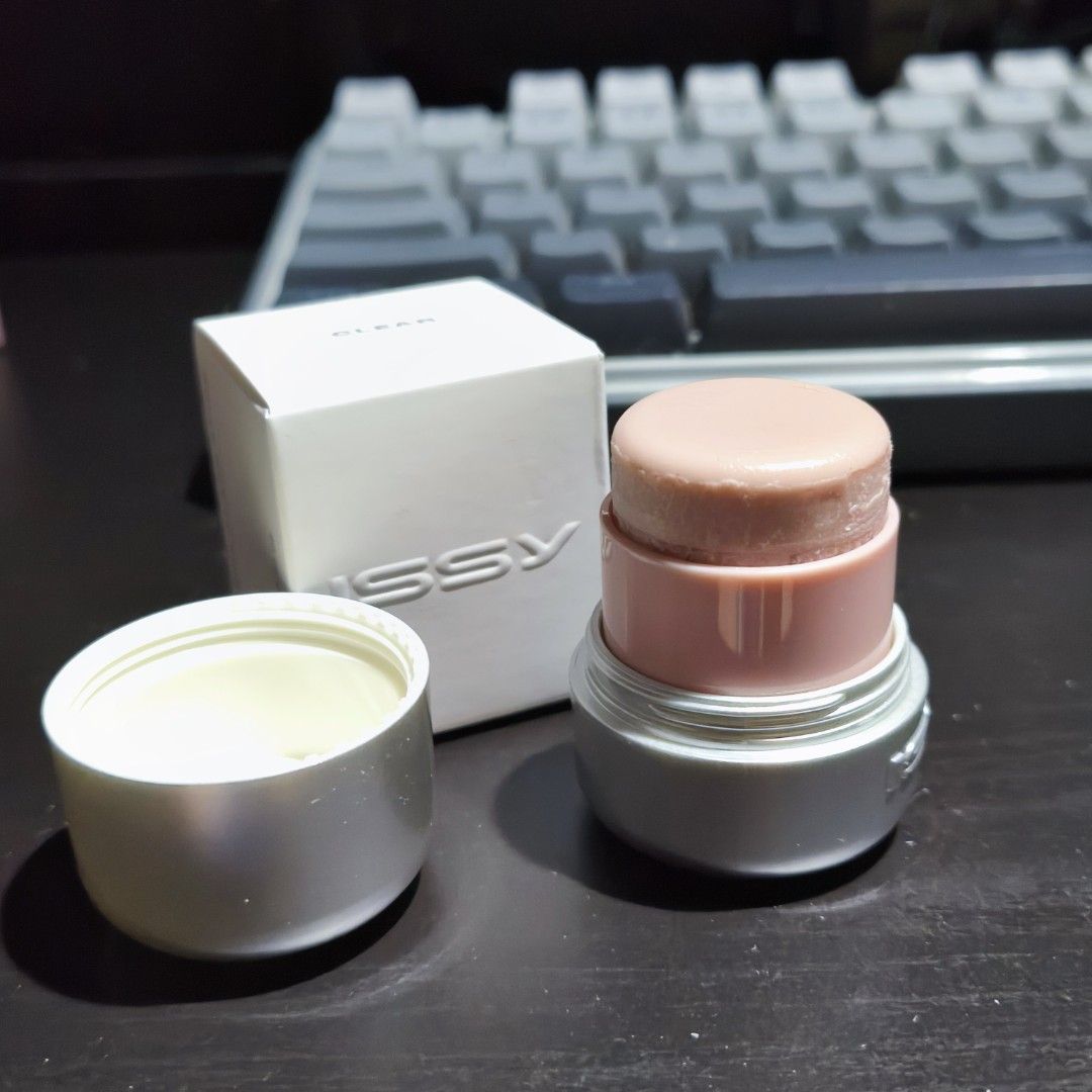 ISSY Creme Glass Stick in Clear (Category: Makeup) located in Makati City. Submitted by ravr___ (Listing ID 1462878856, Image 2). Description: .