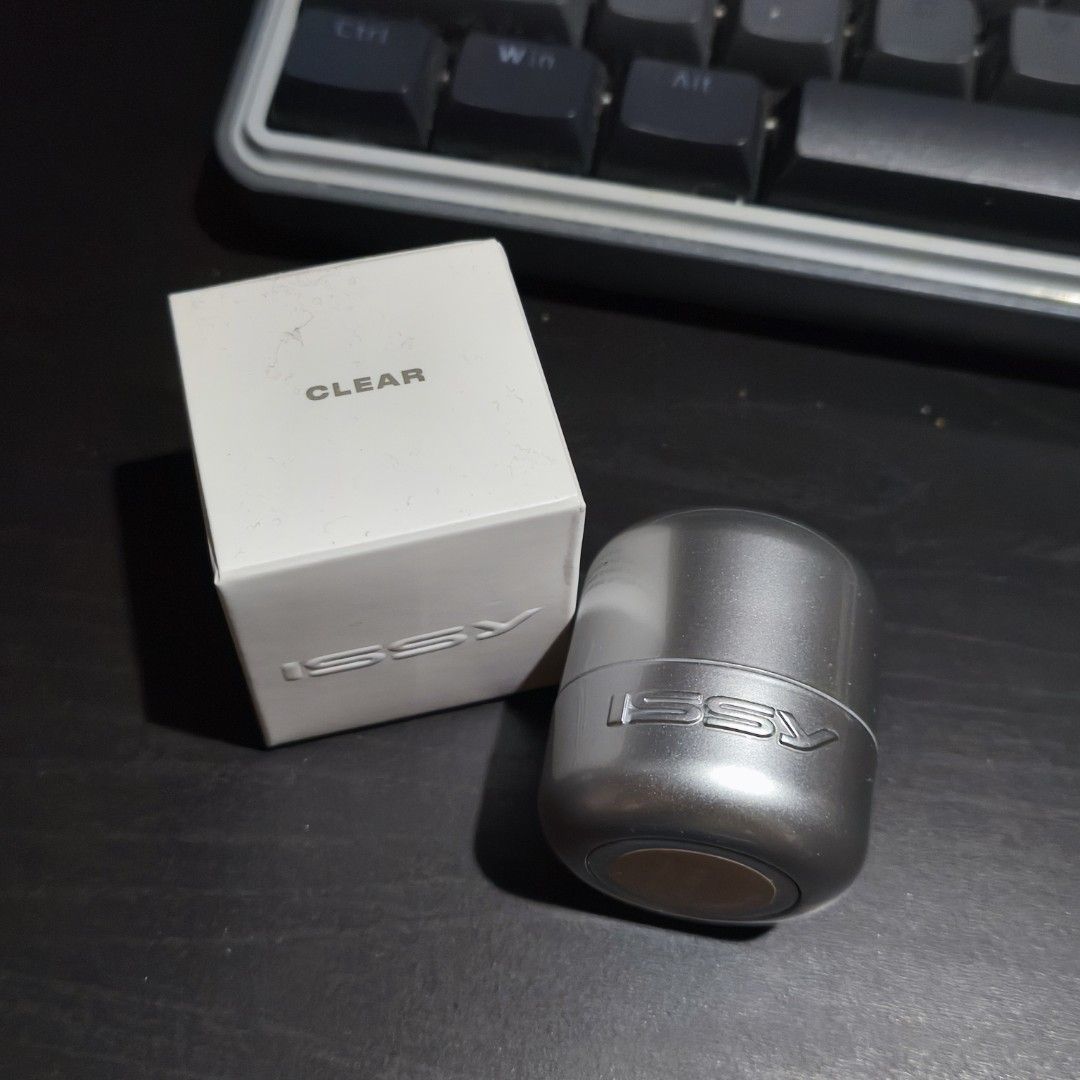 ISSY Creme Glass Stick in Clear (Category: Makeup) located in Makati City. Submitted by ravr___ (Listing ID 1462878856, Image 1). Description: .