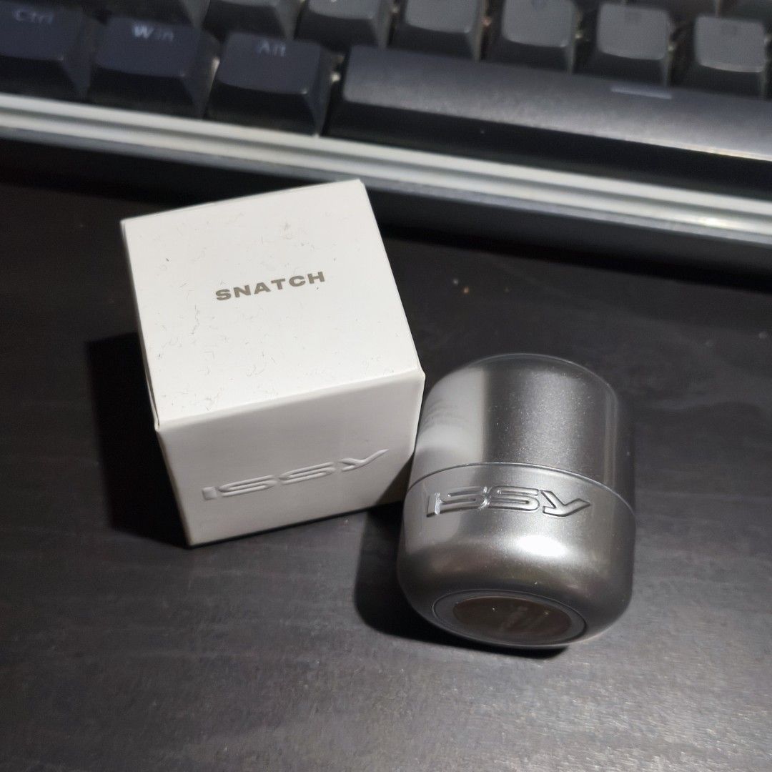 ISSY Creme Shadow Stick in Snatch (Category: Makeup) located in Makati City. Submitted by ravr___ (Listing ID 1462878844, Image 1). Description: .
