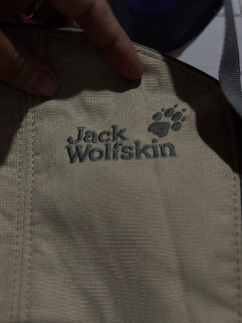 JACK WOLFSKIN (Category: Cross-body Bags) located in Cagayan de Oro. Submitted by akidomingo088 (Listing ID 1462761957, Image 2). Description: .