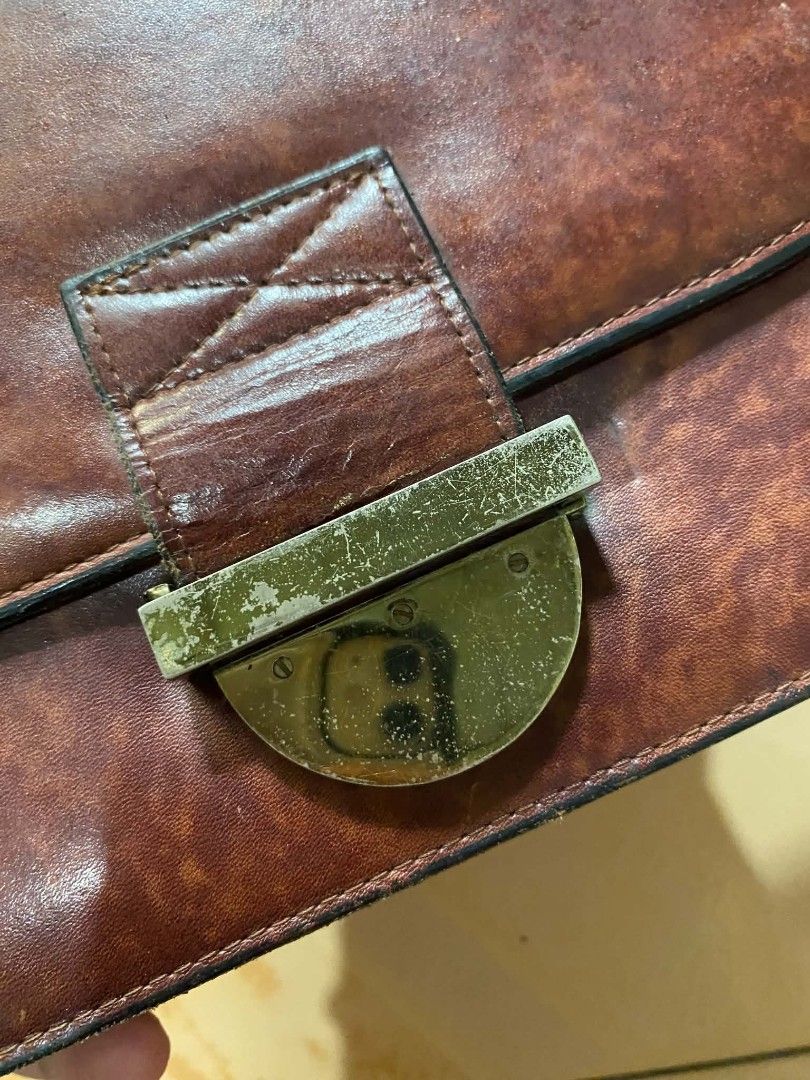 JAPAN HANDBAG (Category: Luxury Bags & Wallets) located in Manila. Submitted by aize2thrft (Listing ID 1462732907, Image 2). Description: JAPAN HANDBAG LIKE NEW CONDITION LEATHER MATERIAL NO ISSUE.