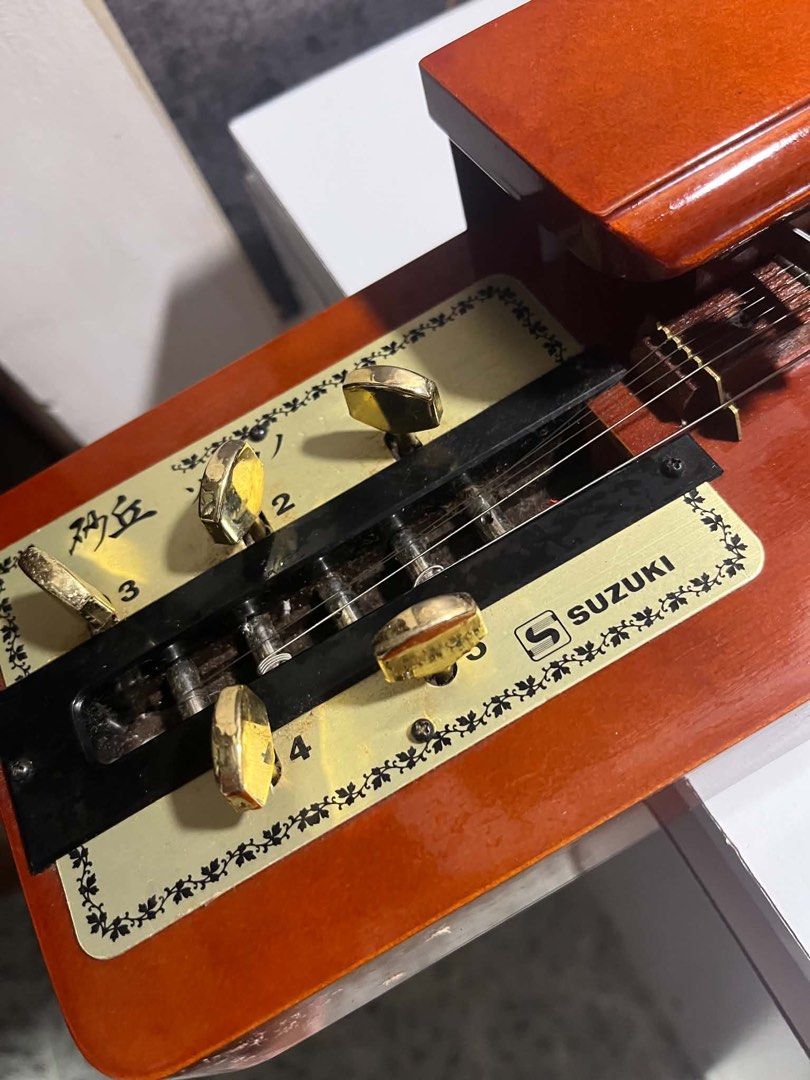 Suzuki Japanese guitar (Category: Musical Instruments) located in Caloocan City. Submitted by trebdy01 (Listing ID 1462722254, Image 2). Description: From japan Wlang gagamit .