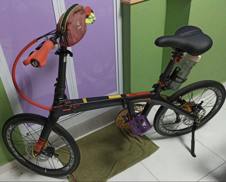 JAVA ARIA 451 (Category: Bicycles) located in Singapore. Submitted by sugarcookieeee (Listing ID 1462829974, Image 1). Description: Spec : Shimano tiagra 1 x 10 speed Litepro hollow crank Litepro mechanical disc brake Sliverock wheelset 451 Condition 10/10.