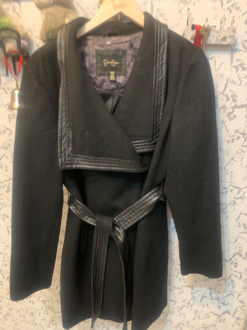 Jessica Simpson quilted coat (Category: Coats, Jackets and Outerwear) located in Dasmarinas. Submitted by fameandfad (Listing ID 1462737947, Image 1). Description: Like new condition used twice in japan Authentic Jessica Simpson coat with quilted inner lining SIze: 2 XL sf 150 via J&T (NCR) since it’s bulky.