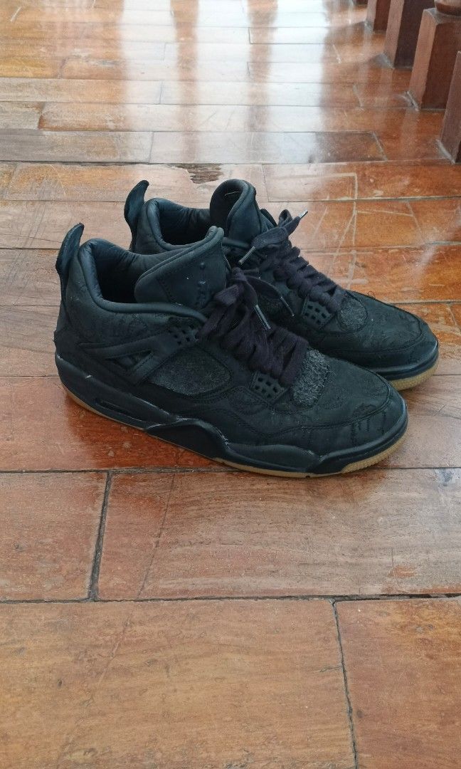 Jordan 4 retro x kaws (Category: Casual Shoes) located in Alaminos. Submitted by markacopio (Listing ID 1462844065, Image 2). Description: Jordan retro 4 Collab with kaws.