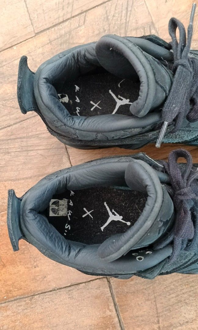 Jordan 4 retro x kaws (Category: Casual Shoes) located in Alaminos. Submitted by markacopio (Listing ID 1462844065, Image 3). Description: Jordan retro 4 Collab with kaws.