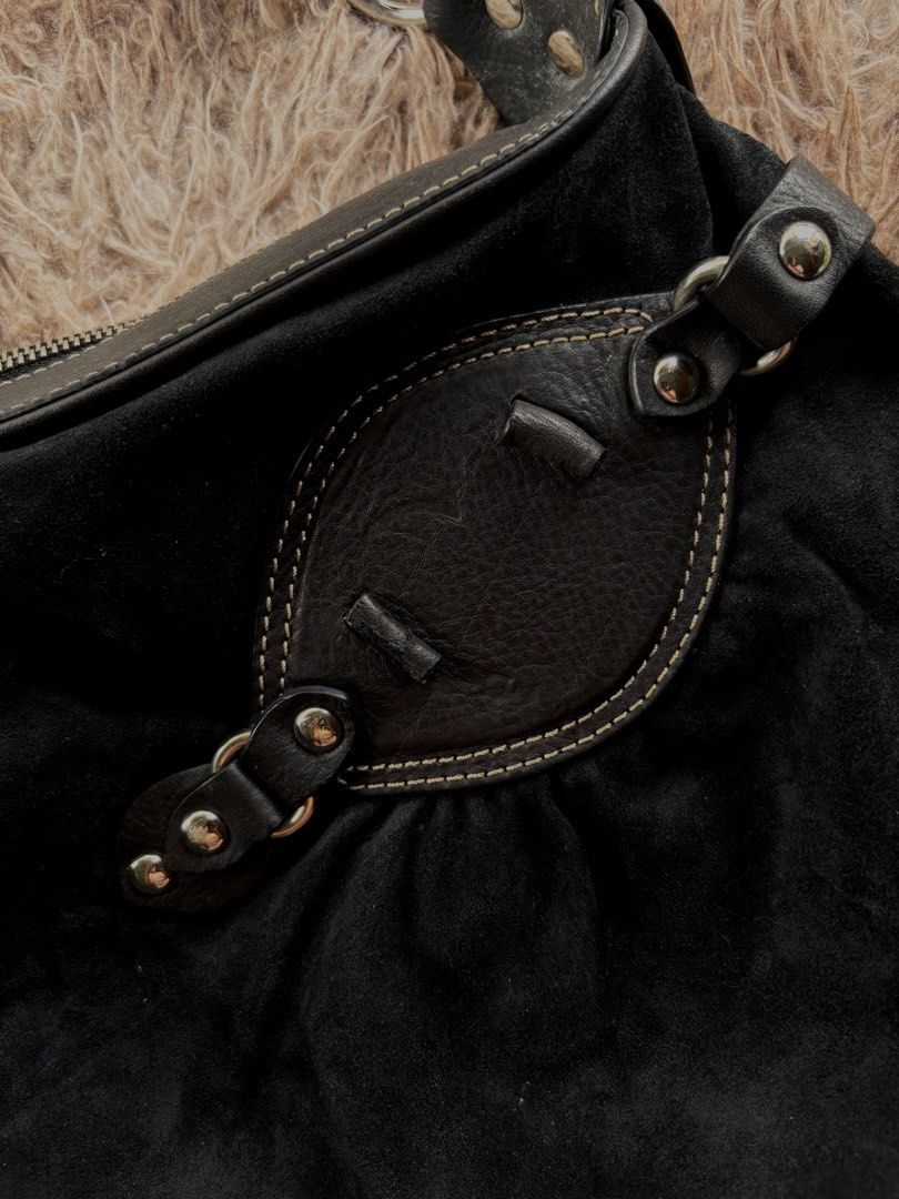 Juicy Couture Bag (Category: Shoulder Bags) located in Tarlac. Submitted by alxssmrcs_ (Listing ID 1462787917, Image 2). Description: Front hardware: one small piece missing (as shown) .