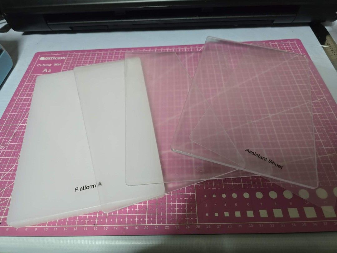 Kamei Die Cutting Embossing Machine A5 (Category: Craft Supplies & Tools) located in Makati City. Submitted by jesse7188513 (Listing ID 1462747049, Image 2). Description: Bought this from the orange app and only tested it once. Included lahat ng plates. RFS: Bought the wrong size .