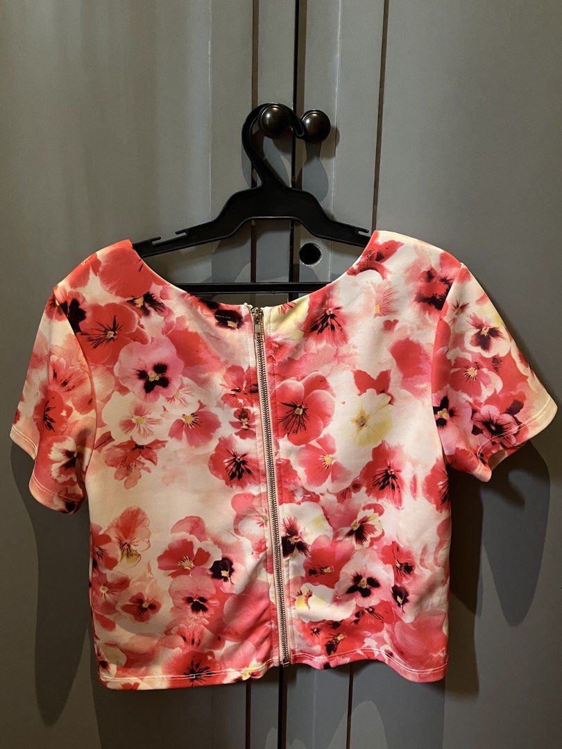 KASHIECA Floral Blouse (Category: Blouses) located in Las Pinas. Submitted by limcmc (Listing ID 1462849984, Image 2). Description: ‼️ USED THRICE. 🚫 Tag/s 🚫 When Worn Pics Og Price: Each 500~ RFS: Decluttering MOP: Gcash & BDO (NO REFUNDS) Shipping: Shouldered by the buyer (gogoexpress, j&t, lalamove) ✨ DM me for more inquiries!.