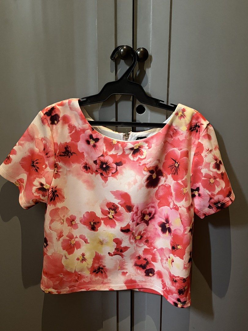 KASHIECA Floral Blouse (Category: Blouses) located in Las Pinas. Submitted by limcmc (Listing ID 1462849984, Image 1). Description: ‼️ USED THRICE. 🚫 Tag/s 🚫 When Worn Pics Og Price: Each 500~ RFS: Decluttering MOP: Gcash & BDO (NO REFUNDS) Shipping: Shouldered by the buyer (gogoexpress, j&t, lalamove) ✨ DM me for more inquiries!.