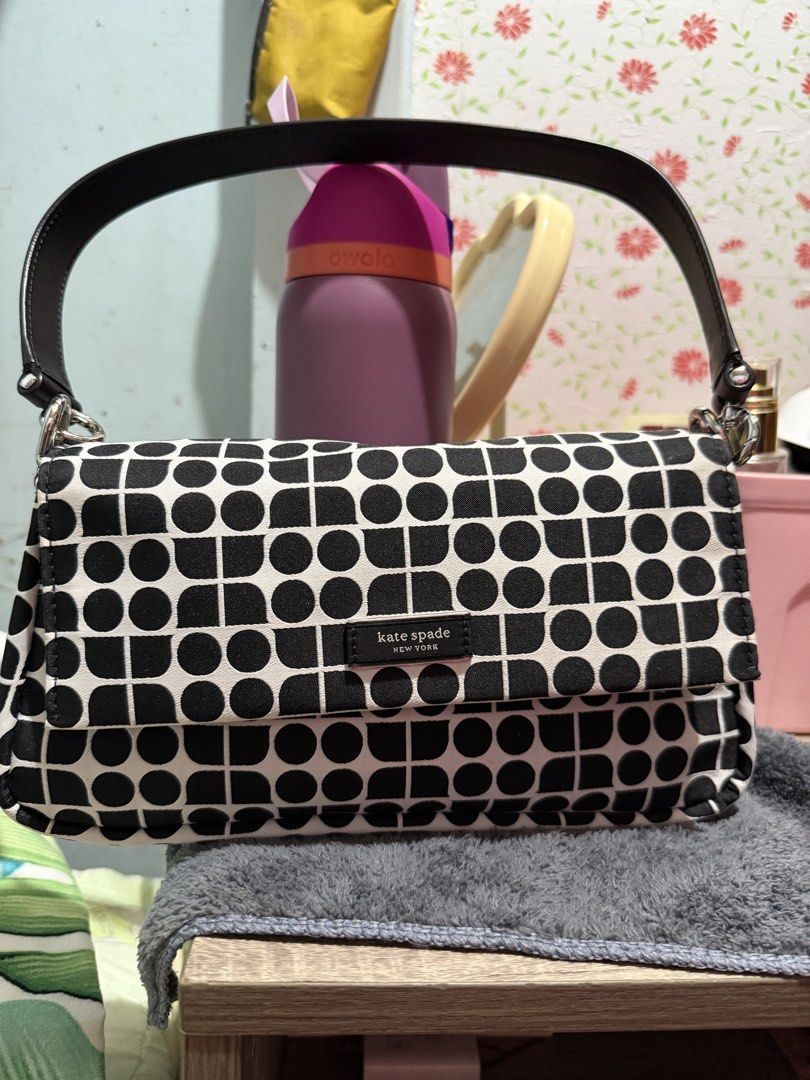Kate Spade crossbody & shoulder bag (Category: Shoulder Bags) located in Manila. Submitted by momaystuff2025 (Listing ID 1462784139, Image 1). Description: PreOwned: super LIke NEW rarely used Kate spade noel.