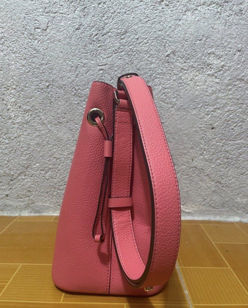 Kate Spade Marti bucket bag (Category: Luxury Bags & Wallets) located in Cavite. Submitted by aiks1993 (Listing ID 1462758281, Image 3). Description: 💯 authentic Message for more photos/details.