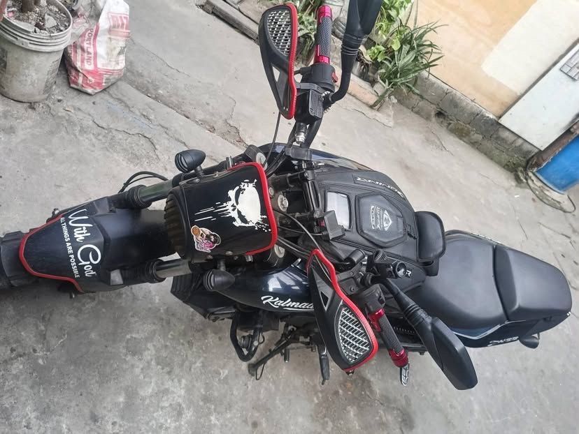 Kawasaki Dominar 400 Motorcycle (Category: Motorbikes for Sale) located in Manila. Submitted by eliseyoutryy (Listing ID 1462835027, Image 2). Description: Kawasaki Dominar 400 (V1) 🏍️💨📍 Location: Parañaque City💰 Price: ₱110,000 (Slightly negotiable sa personal)QUICK SPECS & DETAILS: Expressway Legal (373cc sa CR — pwedeng-pwede sa SLEX, NLEX, etc.) 1st Owner Papers: Original OR / CR (Complete & Clean) Year Model: 2018 Model (Acquired / Relea