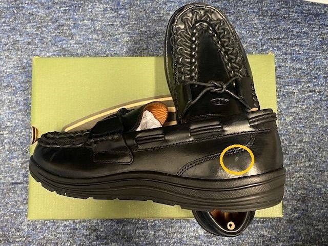 KEEN UNEEK LOAFER US 9 （分類：西裝鞋）位於 Hong Kong。 由 lshlisa 提交（商品編號 1462274073，圖片 2）。簡介： KEEN UNAEEK LOAFER 黑色皮鞋，碼數 US 9。鞋面有編織設計，好有特色。鞋底有埋 KEEN 字樣，舒服又穩陣。啱晒想搵對斯文啲嘅鞋嘅朋友。 圖2有1點瑕疵 購自Catalog 有單。