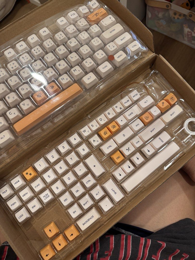 keycaps (Category: Computer Keyboard) located in Singapore. Submitted by specialbellybutton (Listing ID 1462844461, Image 3). Description: plastic on the top right is a lil busted! sowwie but doesn't affect the keycaps.