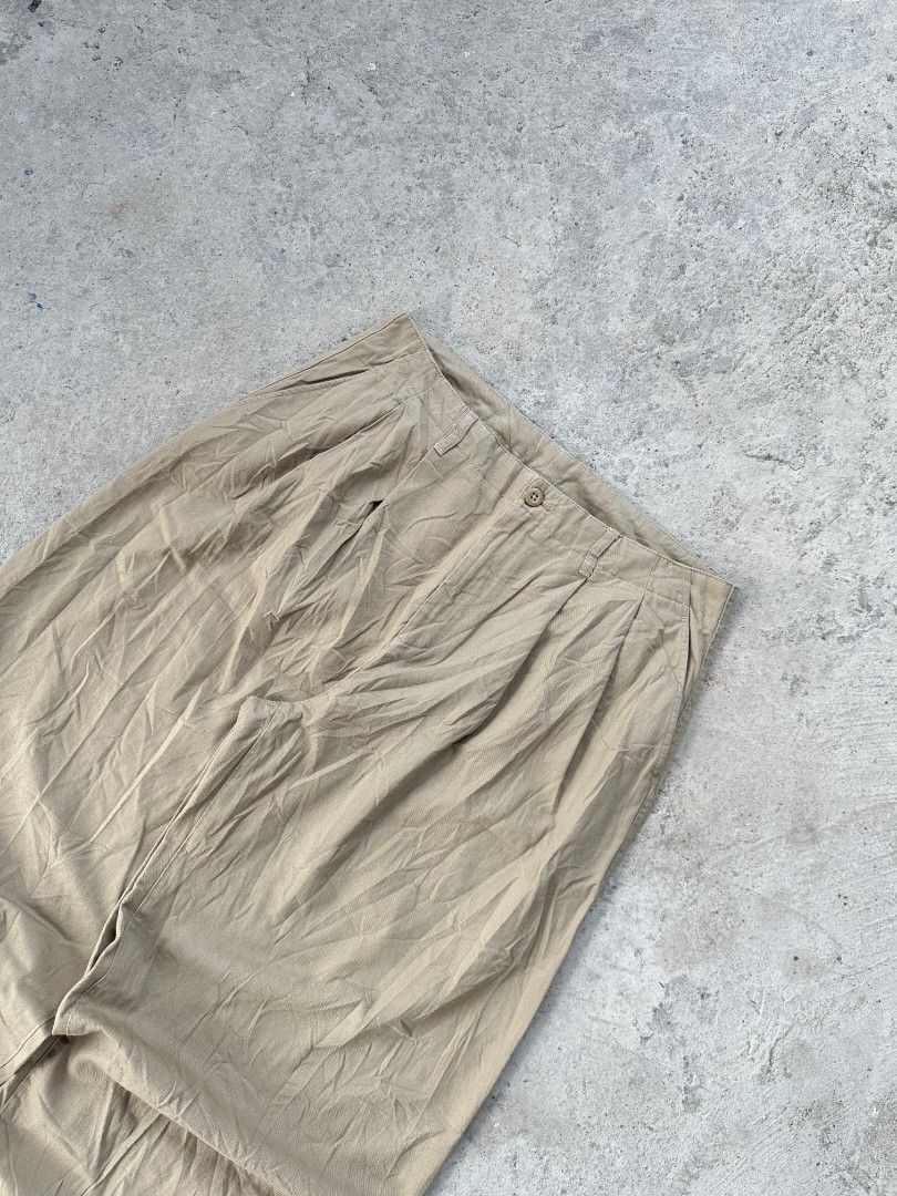 Khaki balloon pants trouser type (Category: Trousers) located in Davao. Submitted by boss_kel (Listing ID 1462784263, Image 2). Description: Waist: 35-36 Lenght: 39 Thigh: 16 Hem: 10.