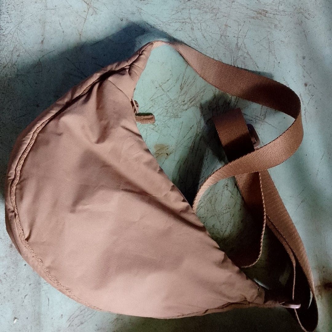 Khaki Uniqlo dumpling bag from taiwan (Category: Cross-body Bags) located in Binan City. Submitted by godgiven117 (Listing ID 1462766637, Image 1). Description: ‎⚠️ FOR SURE BUYERS ONLY ‎ ‎Please read the listing carefully before messaging. All available photos, condition details, and item information have already been posted. ‎ ‎❌ No additional photos, videos, measurements, or item details will be provided. ‎❌ No inquiries from unsure buyers, ca