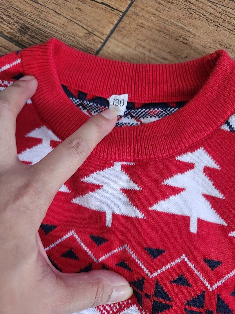 Kids Christmas Sweater (Category: Babies & Kids Fashion) located in Las Pinas. Submitted by closetful.ph (Listing ID 1462834978, Image 2). Description: ideal 6 to 7 yo.
