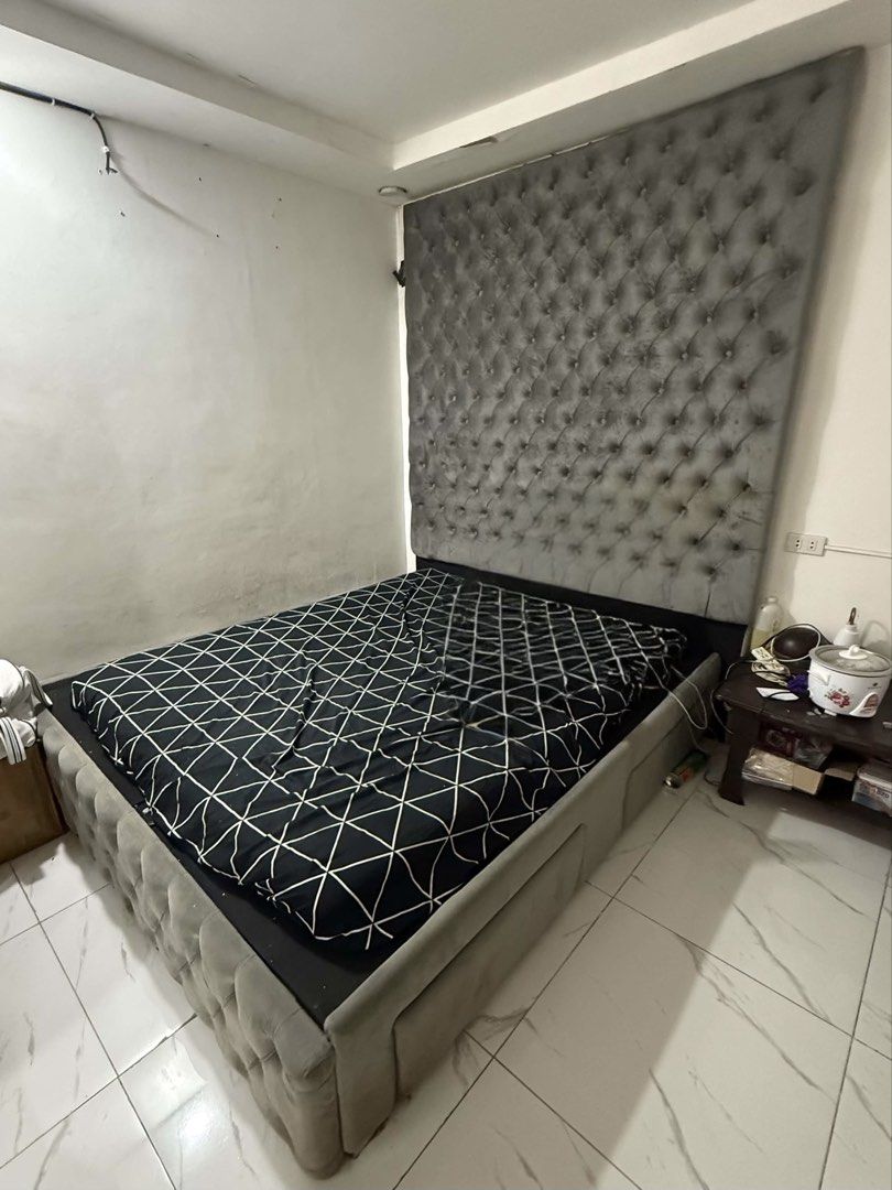 RUSH: King Size Tufted Bed Frame w/ Side Drawer Organizer (Category: Bed Frames & Mattresses) located in Quezon City. Submitted by alliahf (Listing ID 1462753191, Image 1). Description: King size Plush tufted headboard + bed frame With side drawer organizer for extra storage Foam not included 18k only Buyer will shoulder shipping/delivery fee 📍 Location: Proj 7, QC 📩 PM if interested. Serious buyers only..