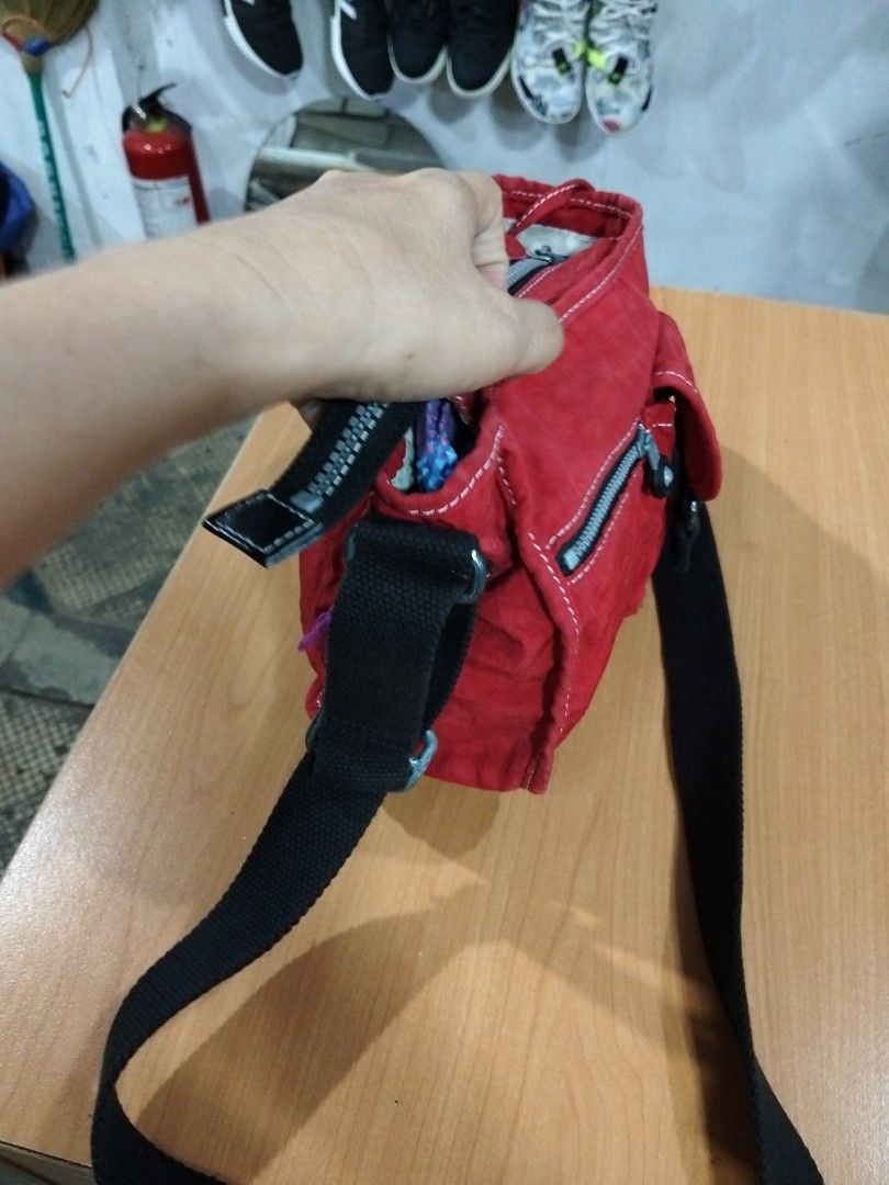 Kipling (Category: Cross-body Bags) located in El Salvador. Submitted by francheskaukayukay (Listing ID 1462768547, Image 3). Description: .