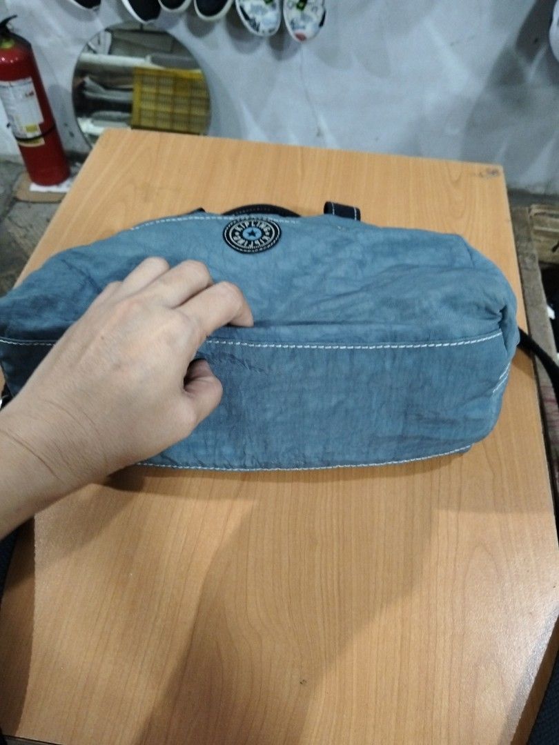 Kipling (Category: Cross-body Bags) located in El Salvador. Submitted by francheskaukayukay (Listing ID 1462770717, Image 3). Description: .