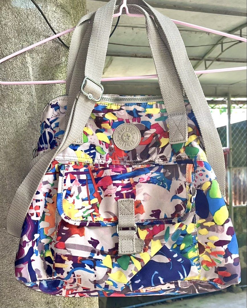 Kipling Colorful Multi-Way Shoulder & Crossbody Bag (Category: Cross-body Bags) located in Jordan. Submitted by ktinaaa.29 (Listing ID 1462689828, Image 1). Description: .