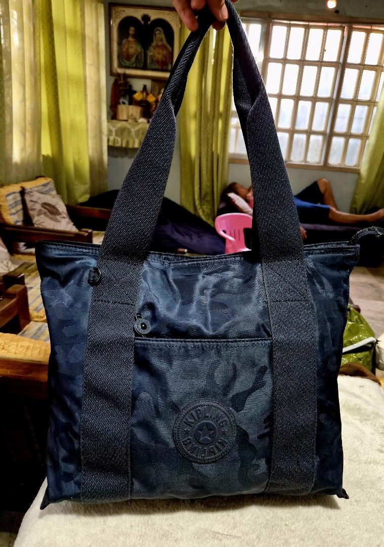 Kipling Era Medium Tote bag - Navy blue (Category: Baby Monitors) located in Mandaue City. Submitted by chuchi152615 (Listing ID 1462849739, Image 1). Description: .