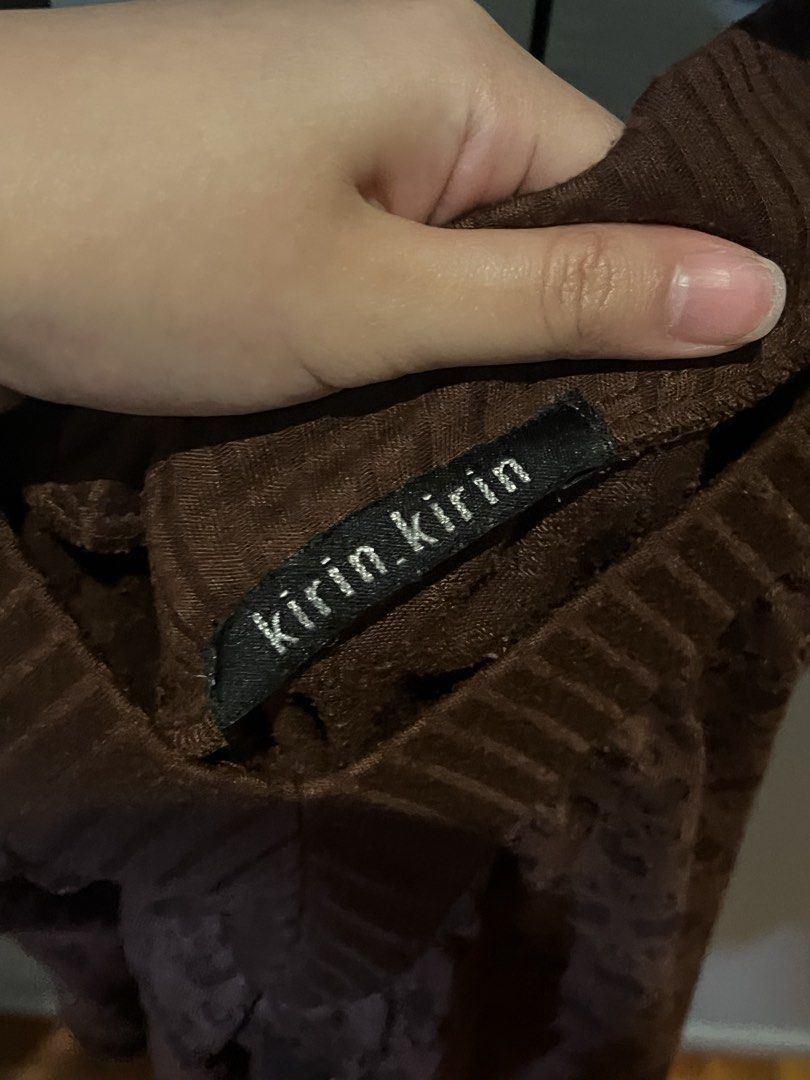 KIRIN-KIRIN, Y2k Brown Top (Category: Sleeveless) located in Las Pinas. Submitted by limcmc (Listing ID 1462846740, Image 3). Description: ‼️ USED TWICE. 🚫 Tag/s 🚫 When Worn Pics Og Price: Each 500~ RFS: Decluttering MOP: Gcash & BDO (NO REFUNDS) Shipping: Shouldered by the buyer (gogoexpress, j&t, lalamove) ✨ DM me for more inquiries!.