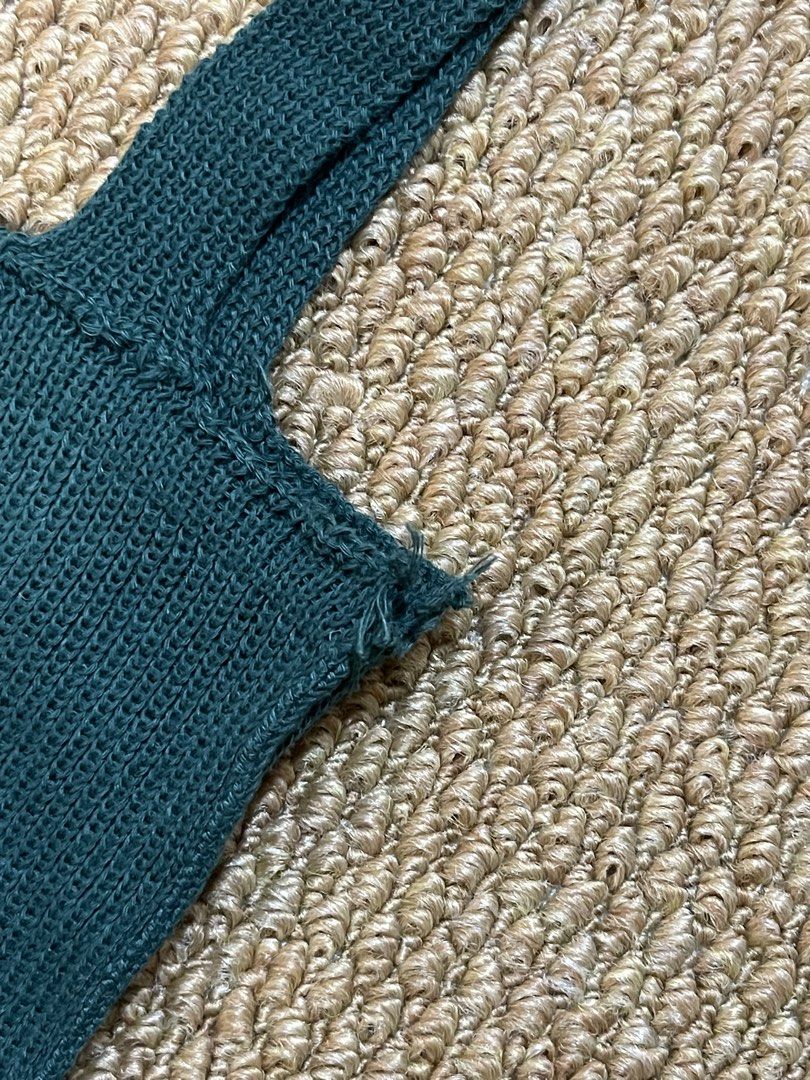 Knit Tank Top (dark teal) (Category: Sleeveless) located in Pasig City. Submitted by miafml-closet-cleanout (Listing ID 1462777844, Image 3). Description: - nice knitted fabric - fits small / petite frames - flaw/s: loose thread/stitching sa underarm part.