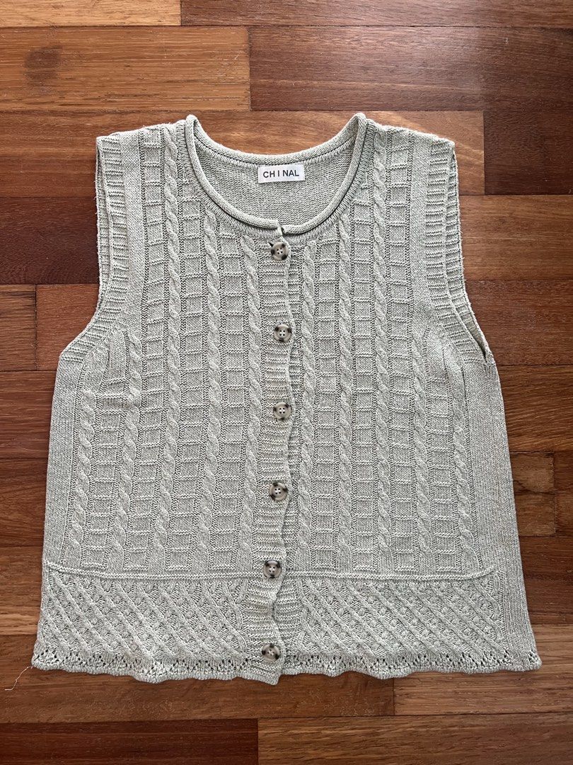 Knit top (Category: Sleeveless) located in Quezon City. Submitted by danicasells (Listing ID 1462737517, Image 1). Description: Fits S-M RFS: declutterinf.
