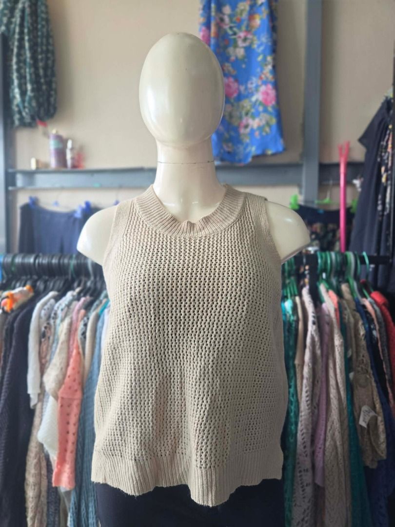 Knit Tops (Category: Blouses) located in Makati City. Submitted by bigheartsclothingcom720 (Listing ID 1462738735, Image 1). Description: **US PRELOVED BLOUSES FOR SALE!** ✨ 📌 **Size on Tag:** No Tag 📏 **Fits from:** M to L 💰 **Price:** ₱150 💖 Great condition & super sulit! .