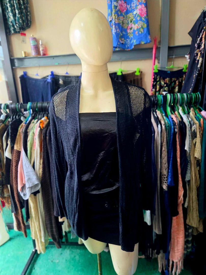 Knit Tops (Category: Blouses) located in Makati City. Submitted by bigheartsclothingcom720 (Listing ID 1462740471, Image 1). Description: **US PRELOVED BLOUSES FOR SALE!** ✨Alfani 📌 **Size on Tag:** XL 📏 **Fits from:** S to XL 💰 **Price:** ₱200 💖 Great condition & super sulit! .