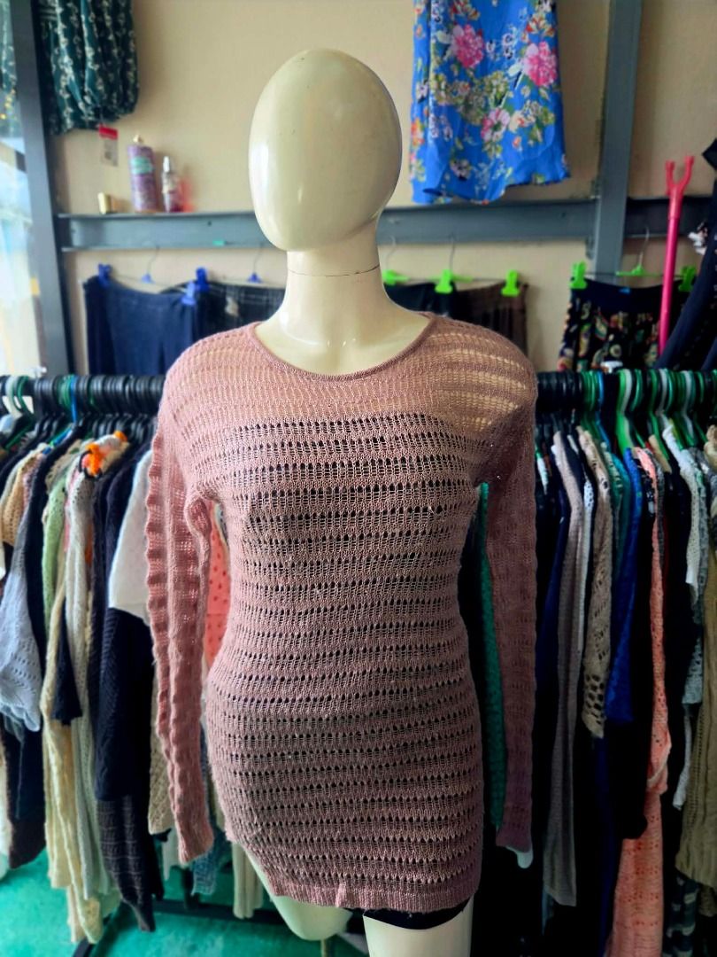 Knit Tops (Category: Blouses) located in Makati City. Submitted by bigheartsclothingcom720 (Listing ID 1462746446, Image 1). Description: US LIGHT KNITTED TOPS FOR SALE!** ✨ 📌 **Size on Tag:** No Tag 📏 **Fits from:** XS to M 💰 **Price:** ₱200 💖 Great condition & super sulit!.