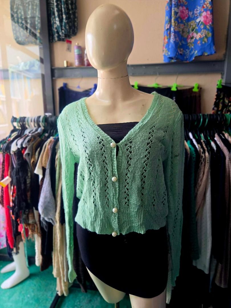 Knit Tops (Category: Blouses) located in Makati City. Submitted by bigheartsclothingcom720 (Listing ID 1462749435, Image 1). Description: US LIGHT KNITTED TOPS FOR SALE!** ✨ 📌 **Size on Tag:** No Tag 📏 **Fits from:** L to XL 💰 **Price:** ₱250 💖 Great condition & super sulit!.