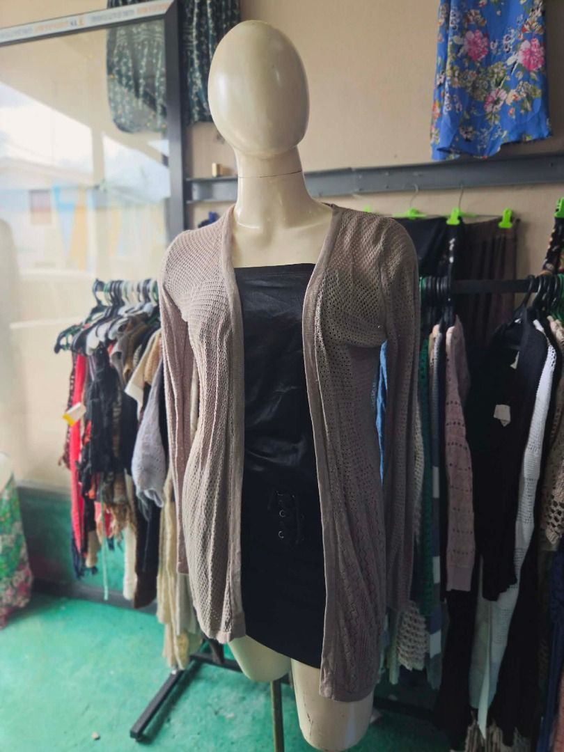 Knit Tops (Category: Blouses) located in Makati City. Submitted by bigheartsclothingcom720 (Listing ID 1462755304, Image 1). Description: US LIGHT KNITTED TOPS FOR SALE!** ✨ 📌 **Size on Tag:** S 📏 **Fits from:** XS to M 💰 **Price:** ₱250 💖 Great condition & super sulit!.