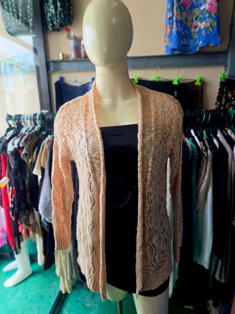 Knit Tops (Category: Blouses) located in Makati City. Submitted by bigheartsclothingcom720 (Listing ID 1462755700, Image 1). Description: US LIGHT KNITTED TOPS FOR SALE!** ✨ 📌 **Size on Tag:** No Tag 📏 **Fits from:** S to M 💰 **Price:** ₱250 💖 Great condition & super sulit!.