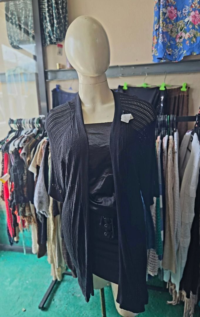 Knit Tops (Category: Blouses) located in Makati City. Submitted by bigheartsclothingcom720 (Listing ID 1462764175, Image 1). Description: US LIGHT KNITTED TOPS FOR SALE!** ✨ 📌 **Size on Tag:** L 📏 **Fits from:** L to XL 💰 **Price:** ₱300 💖 Great condition & super sulit!.