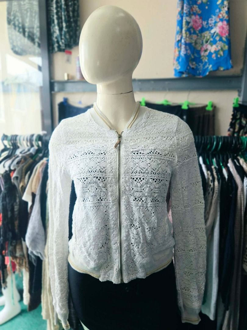 Knit Tops (Category: Blouses) located in Makati City. Submitted by bigheartsclothingcom720 (Listing ID 1462768284, Image 1). Description: US LIGHT KNITTED TOPS FOR SALE!** ✨ 📌 **Size on Tag:** S 📏 **Fits from:** XS to M 💰 **Price:** ₱200 💖 Great condition & super sulit!.