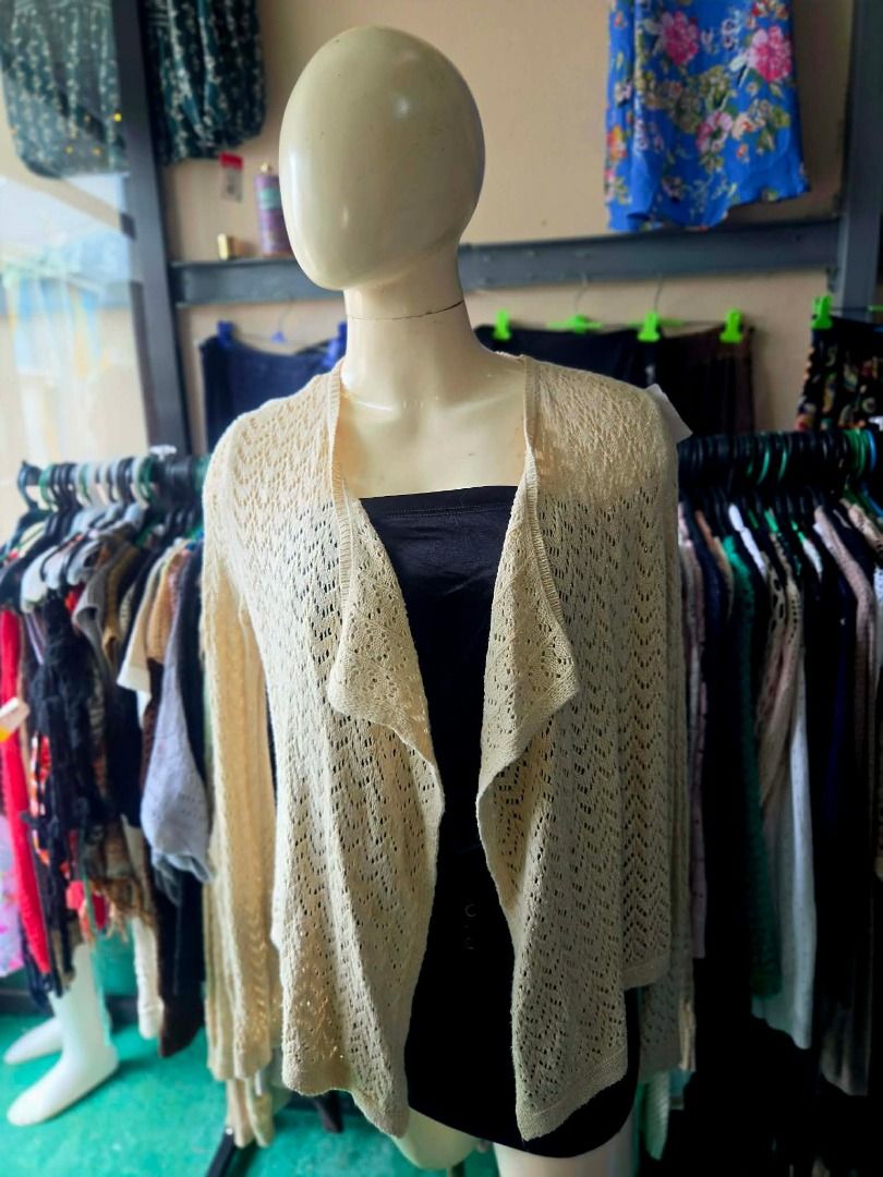 Knit Tops (Category: Blouses) located in Makati City. Submitted by bigheartsclothingcom720 (Listing ID 1462768957, Image 1). Description: US LIGHT KNITTED TOPS FOR SALE!** ✨ 📌 **Size on Tag:** XL 📏 **Fits from:** XL to 2X 💰 **Price:** ₱250 💖 Great condition & super sulit!.
