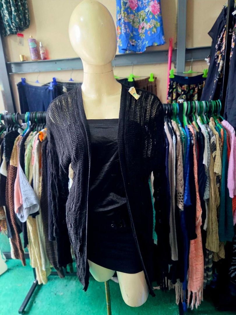 Knit Tops (Category: Blouses) located in Makati City. Submitted by bigheartsclothingcom720 (Listing ID 1462771190, Image 1). Description: US LIGHT KNITTED TOPS FOR SALE!** ✨ EXPRESS 📌 **Size on Tag:** M 📏 **Fits from:** S to L 💰 **Price:** ₱250 💖 Great condition & super sulit!.