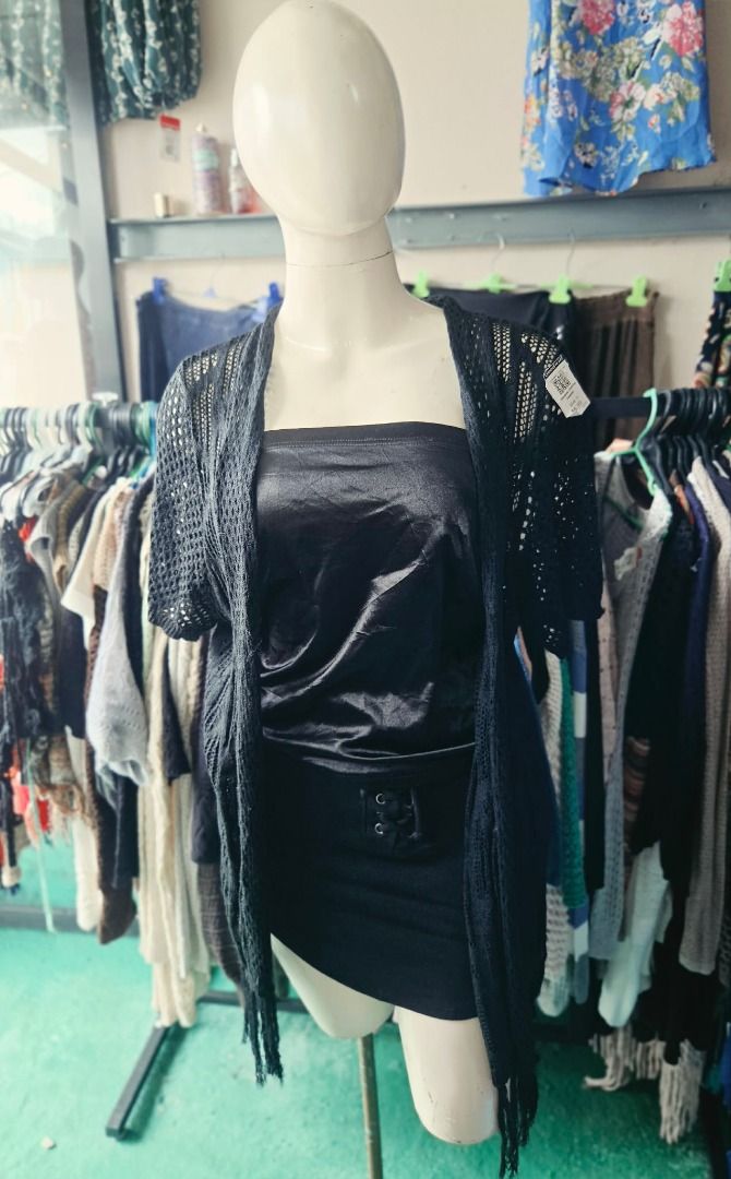 Knit tops (Category: Blouses) located in Makati City. Submitted by bigheartsclothingcom720 (Listing ID 1462774955, Image 1). Description: US LIGHT KNITTED TOPS FOR SALE!** ✨ 📌 **Size on Tag:** No Tag 📏 **Fits from:** XS to S 💰 **Price:** ₱200 💖 Great condition & super sulit!.