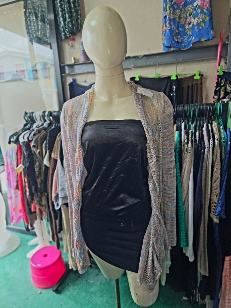 Knit Tops (Category: Blouses) located in Makati City. Submitted by bigheartsclothingcom720 (Listing ID 1462778897, Image 1). Description: US LIGHT KNITTED TOPS FOR SALE!** ✨ 📌 **Size on Tag:** S 📏 **Fits from:** XS to M 💰 **Price:** ₱200 💖 Great condition & super sulit!.