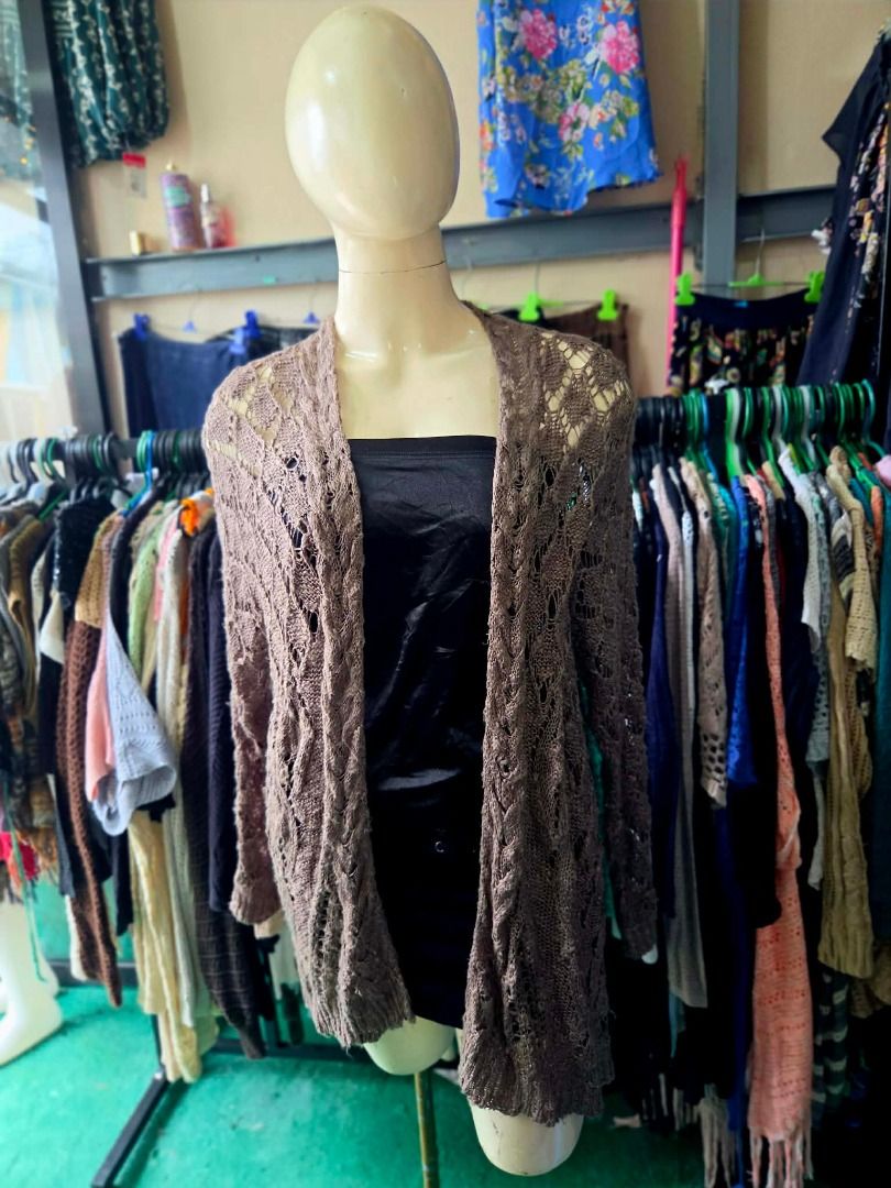Knit Tops (Category: Blouses) located in Makati City. Submitted by bigheartsclothingcom720 (Listing ID 1462779295, Image 1). Description: US LIGHT KNITTED TOPS FOR SALE!** ✨ 📌 **Size on Tag:** L 📏 **Fits from:** M to XL 💰 **Price:** ₱250 💖 Great condition & super sulit!.