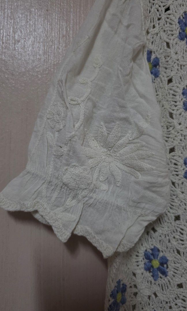 Knitted floral top (Korea) (Category: Blouses) located in San Juan City. Submitted by wannederfully_made (Listing ID 1462859824, Image 3). Description: .